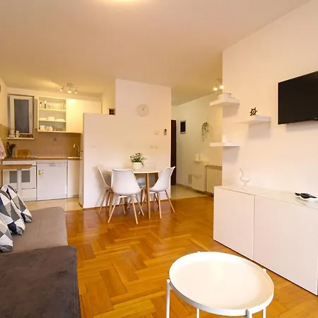 Davor 2231 Apartman Póla